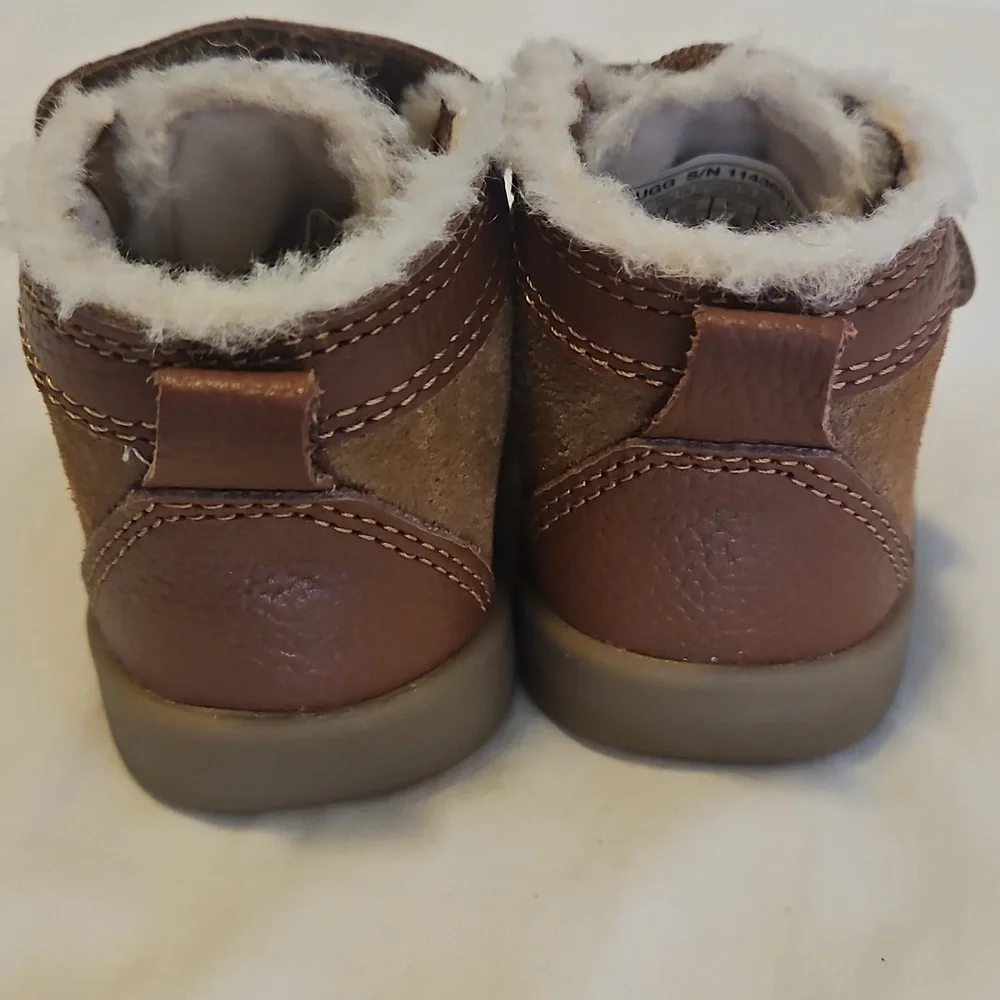 Unisex Baby Chestnut UGG Tan Baby Shoes with Faux Fur Trim